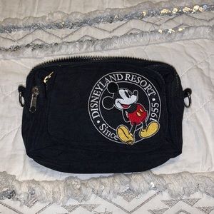 Brand new Disneyland Resort Fanny pack 🐭🏰❤️